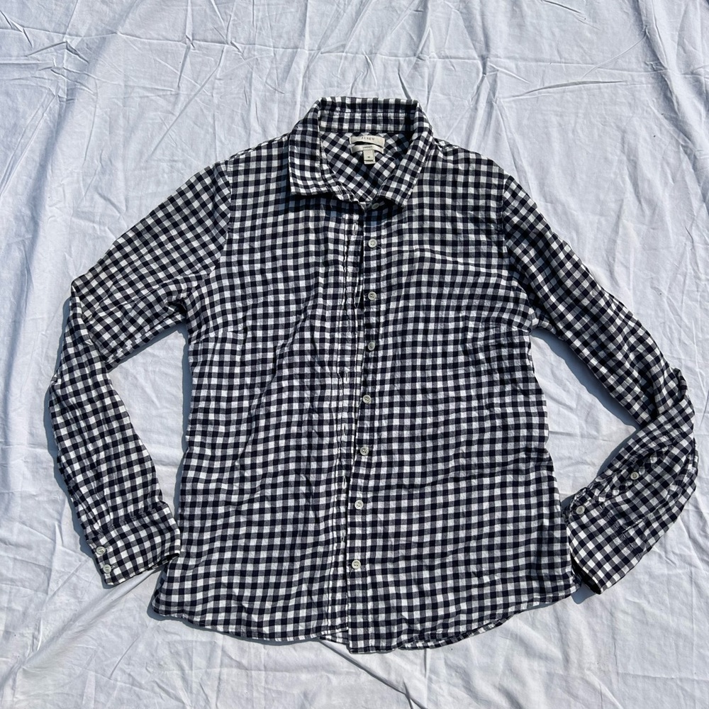 NAVY AND WHITE BUTTON DOWN